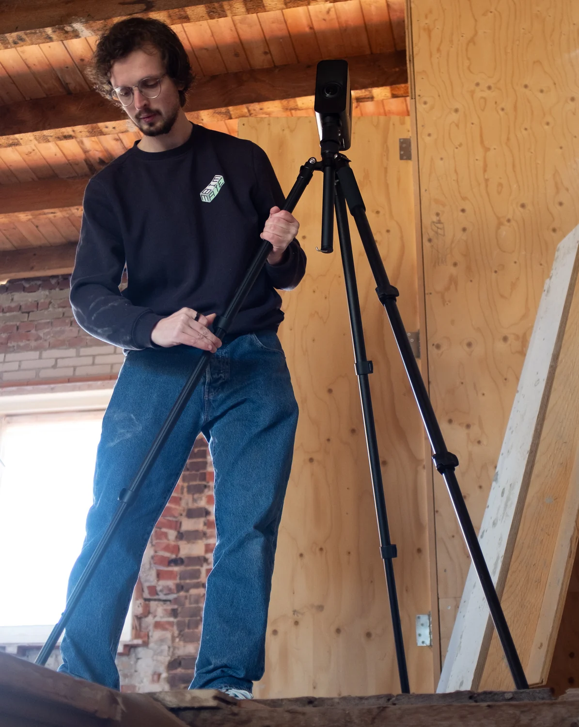 Wesley van Leeuwen tijdens een technische opname op locatie